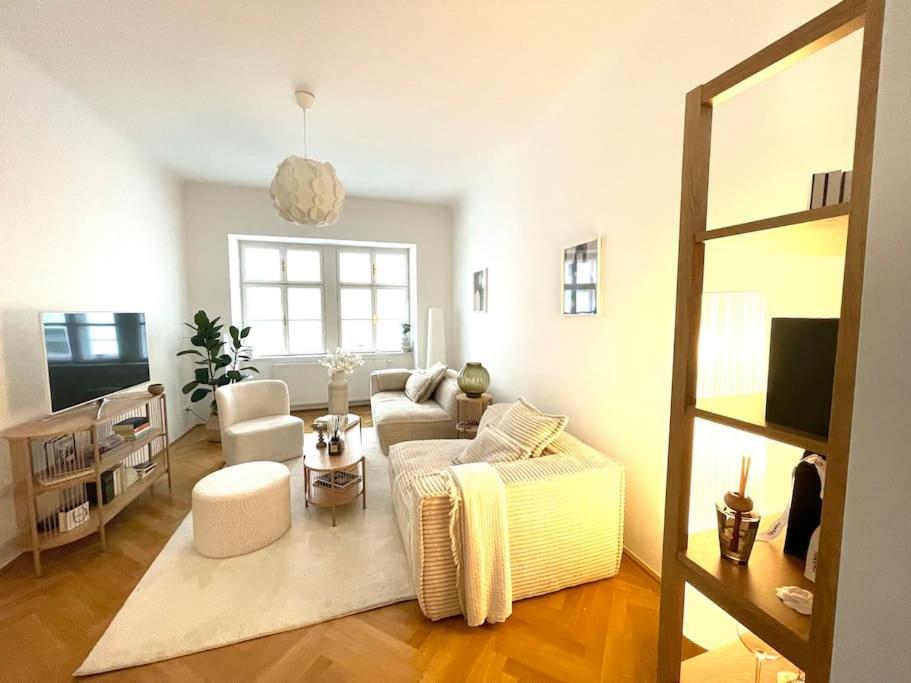 1010 Apartament *